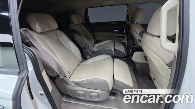 Kia Carnival 2022 — Фото 19/20