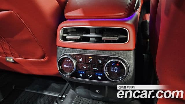 Genesis GV70 2021 — Şəkil 18/20