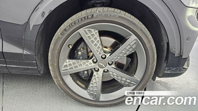 Genesis GV70 2021 — ფოტო 20/30