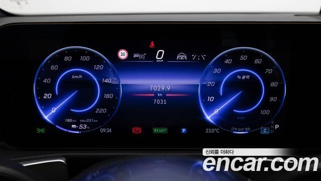 Mercedes-Benz EQB 2025 — ფოტო 8/20