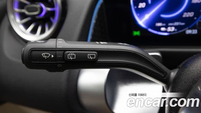 Mercedes-Benz EQB 2025 — ფოტო 15/20