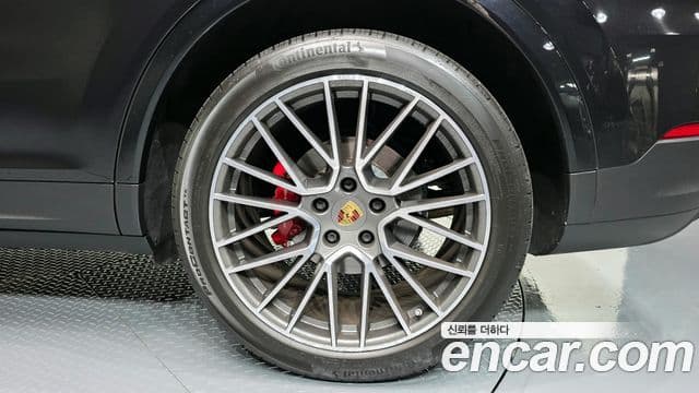 Porsche Cayenne 2020 — Photo 9/34