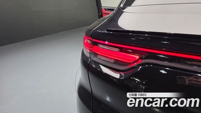 Porsche Cayenne 2020 — Photo 20/34