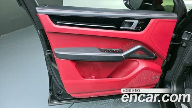 Porsche Cayenne 2020 — Photo 14/34