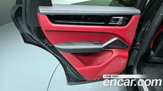 Porsche Cayenne 2020 — Photo 2/34