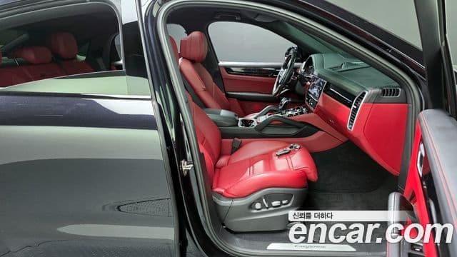 Porsche Cayenne 2020 — Photo 18/34