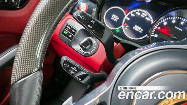 Porsche Cayenne 2020 — Photo 23/34