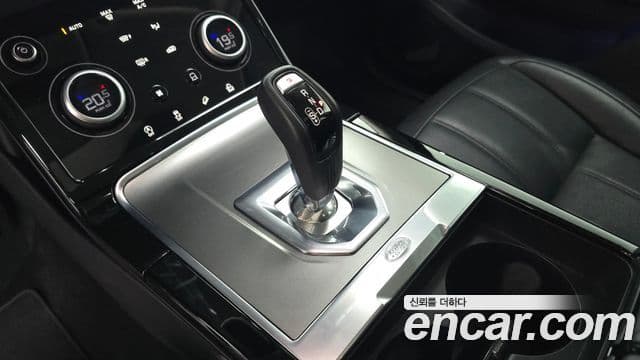 Land Rover Range Rover Evoque 2023 — Photo 28/32