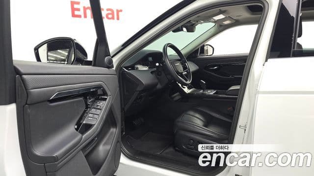 Land Rover Range Rover Evoque 2023 — Photo 31/32