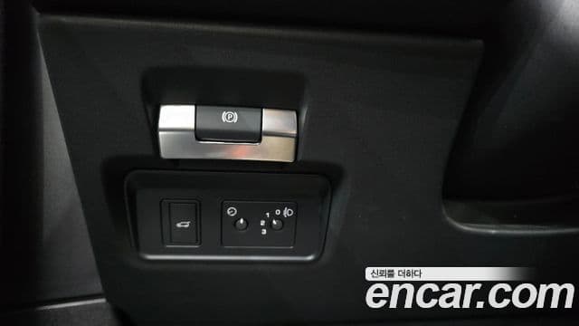 Land Rover Range Rover Evoque 2023 — Photo 16/32