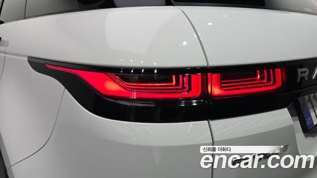 Land Rover Range Rover Evoque 2023 — Photo 30/32