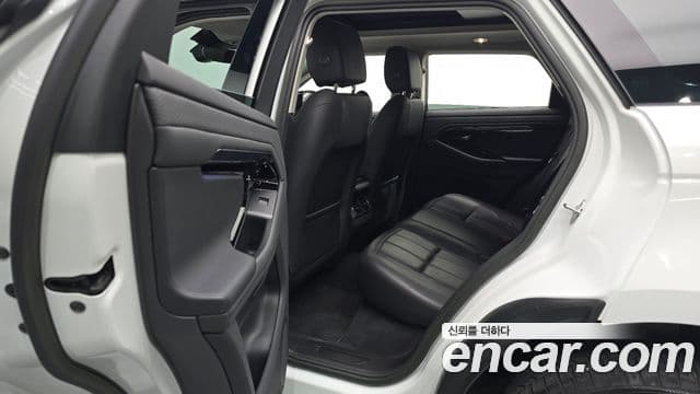 Land Rover Range Rover Evoque 2023 — Photo 18/32