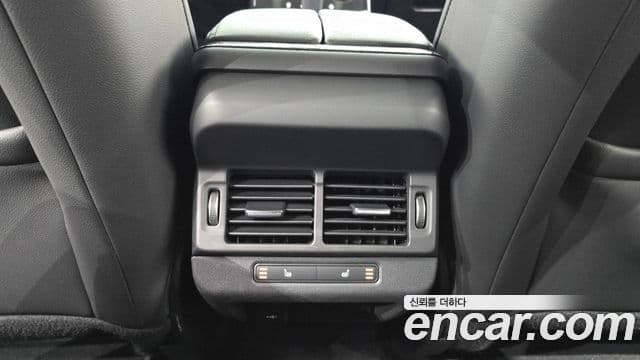Land Rover Range Rover Evoque 2023 — Photo 10/32
