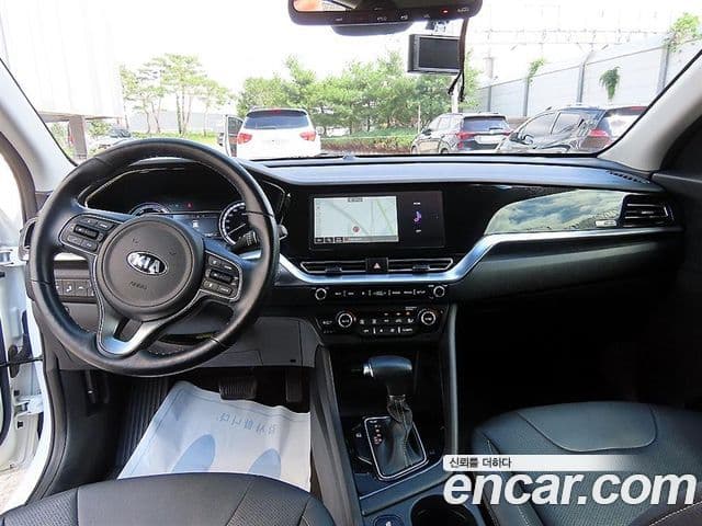 Kia Niro 2021 — Фото 10/20