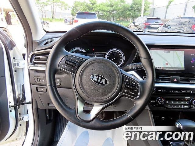 Kia Niro 2021 — Фото 6/20
