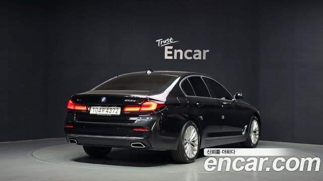 BMW 5 Series 2022 — ფოტო 2/20