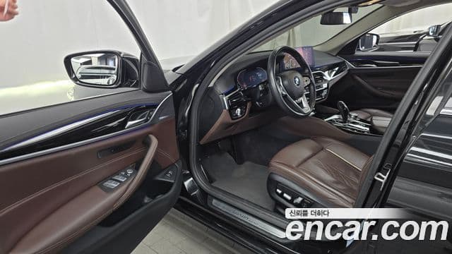 BMW 5 Series 2022 — ფოტო 10/20