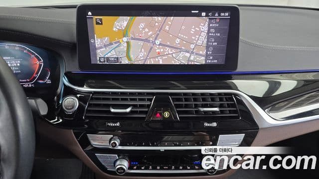BMW 5 Series 2022 — ფოტო 13/20