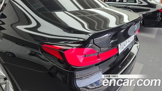 BMW 5 Series 2022 — Photo 25/33