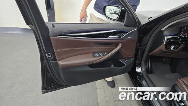 BMW 5 Series 2022 — Photo 23/33