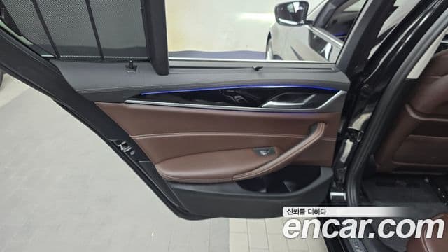 BMW 5 Series 2022 — Photo 26/33