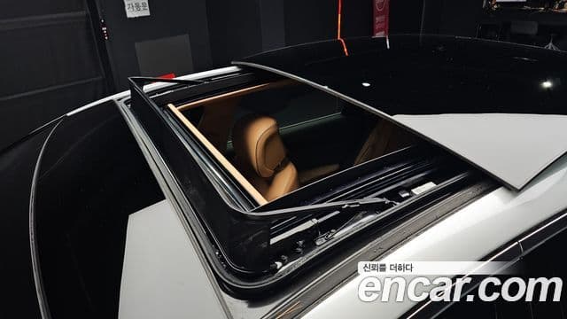 Genesis Electrified G80 2023 — ფოტო 15/20