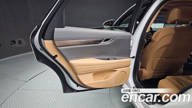 Genesis G80 2023 — Photo 25/35