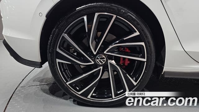Volkswagen Golf 2024 — Photo 14/42