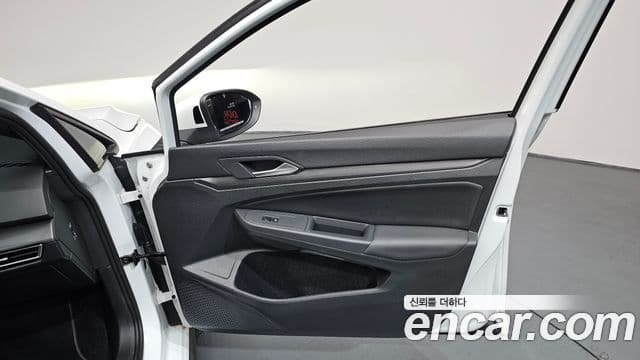 Volkswagen Golf 2024 — Photo 2/42