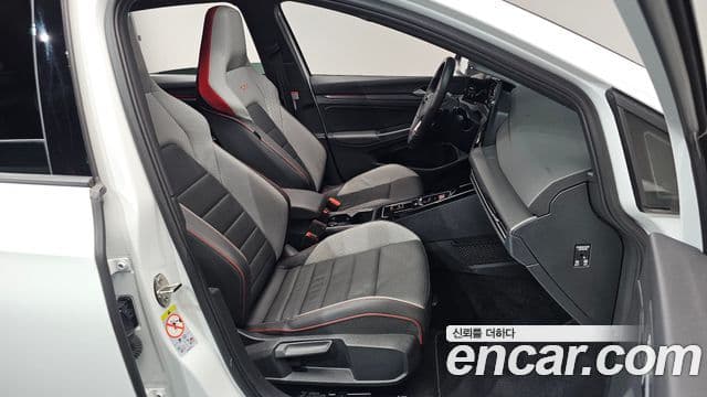 Volkswagen Golf 2024 — Photo 11/42
