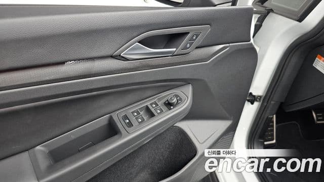 Volkswagen Golf 2024 — Photo 20/42