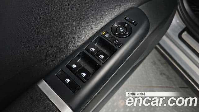 Hyundai Grandeur Hybrid 2023 — Photo 8/34