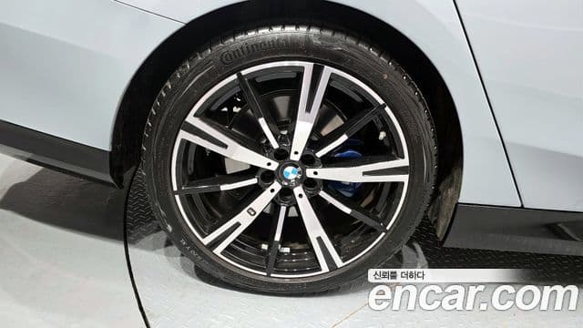 BMW 5 Series 2025 — ფოტო 5/20
