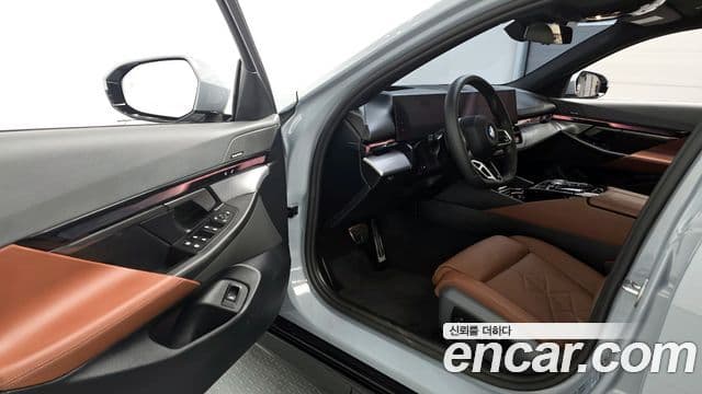 BMW 5 Series 2025 — ფოტო 10/20