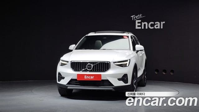 Volvo XC40 2025 — ფოტო 2/20