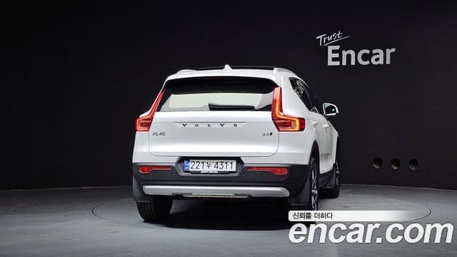 Volvo XC40 2025 — ფოტო 3/20