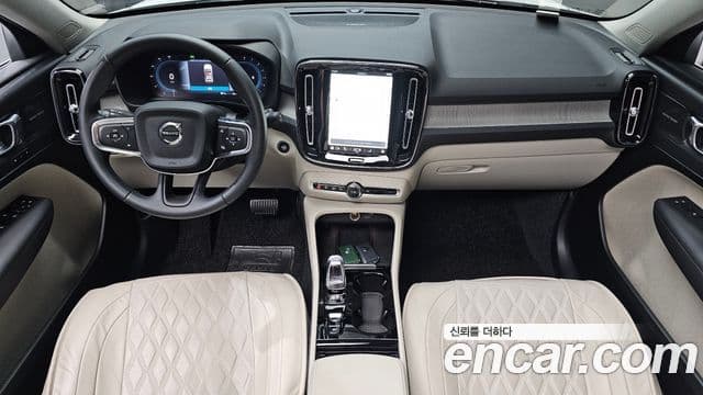 Volvo XC40 2025 — ფოტო 6/20