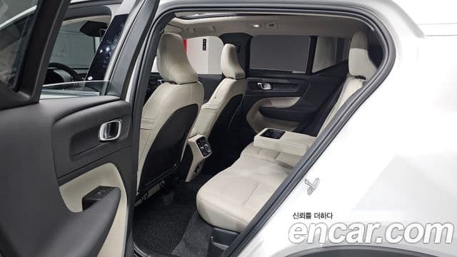 Volvo XC40 2025 — ფოტო 11/20