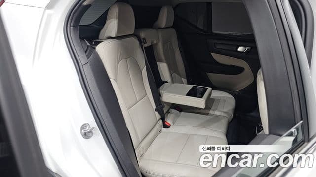 Volvo XC40 2025 — ფოტო 12/20