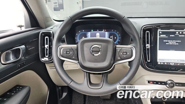 Volvo XC40 2025 — ფოტო 13/20