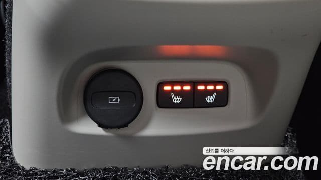 Volvo XC40 2025 — ფოტო 16/20