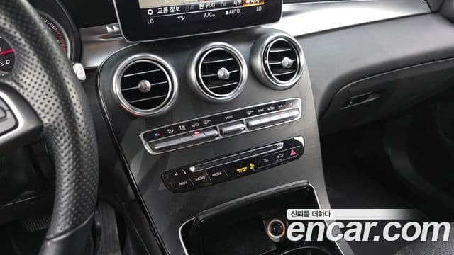 Mercedes-Benz GLC-Class 2019 — Şəkil 17/20