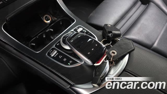 Mercedes-Benz GLC-Class 2019 — Şəkil 18/20
