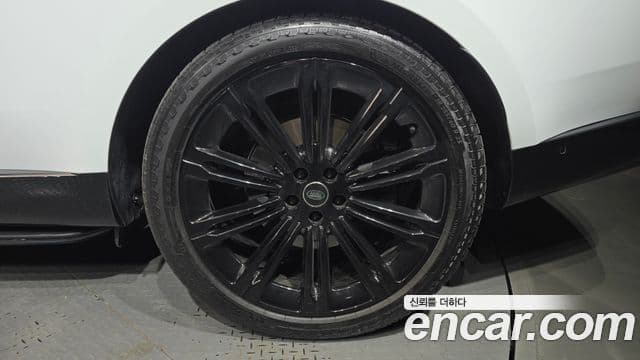Land Rover Range Rover 2025 — Photo 18/33