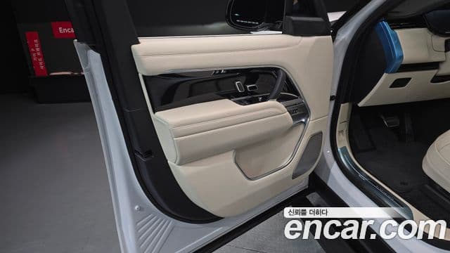 Land Rover Range Rover 2025 — Photo 20/33