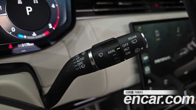 Land Rover Range Rover 2025 — Photo 26/33