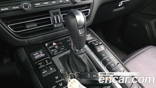 Porsche Macan 2021 — Şəkil 7/20