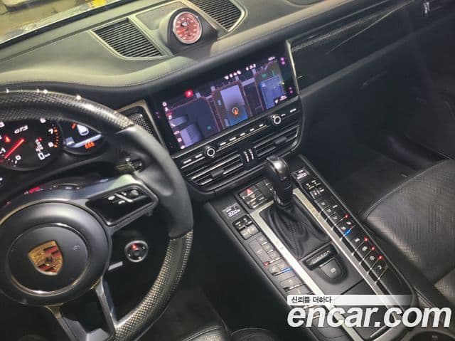 Porsche Macan 2021 — Şəkil 19/20