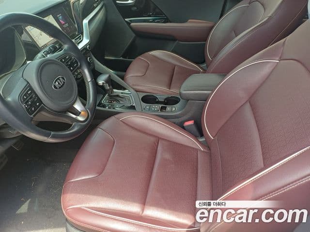 Kia Niro 2020 — ფოტო 9/10