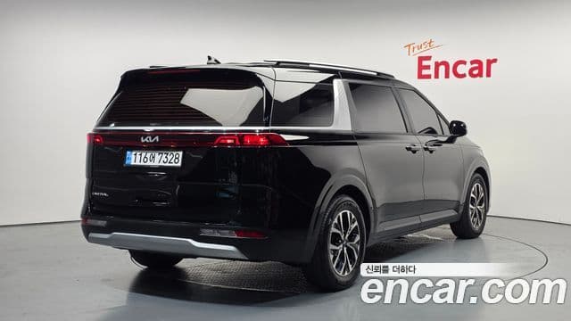 Kia Carnival 2023 — ფოტო 2/20
